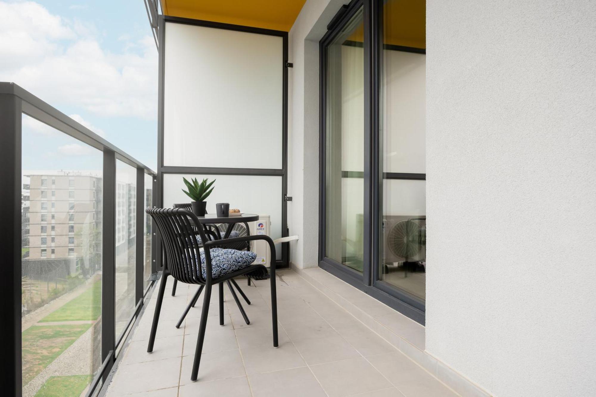 Stylish Apartments With Parking By Noclegi Renters Varsavia Esterno foto