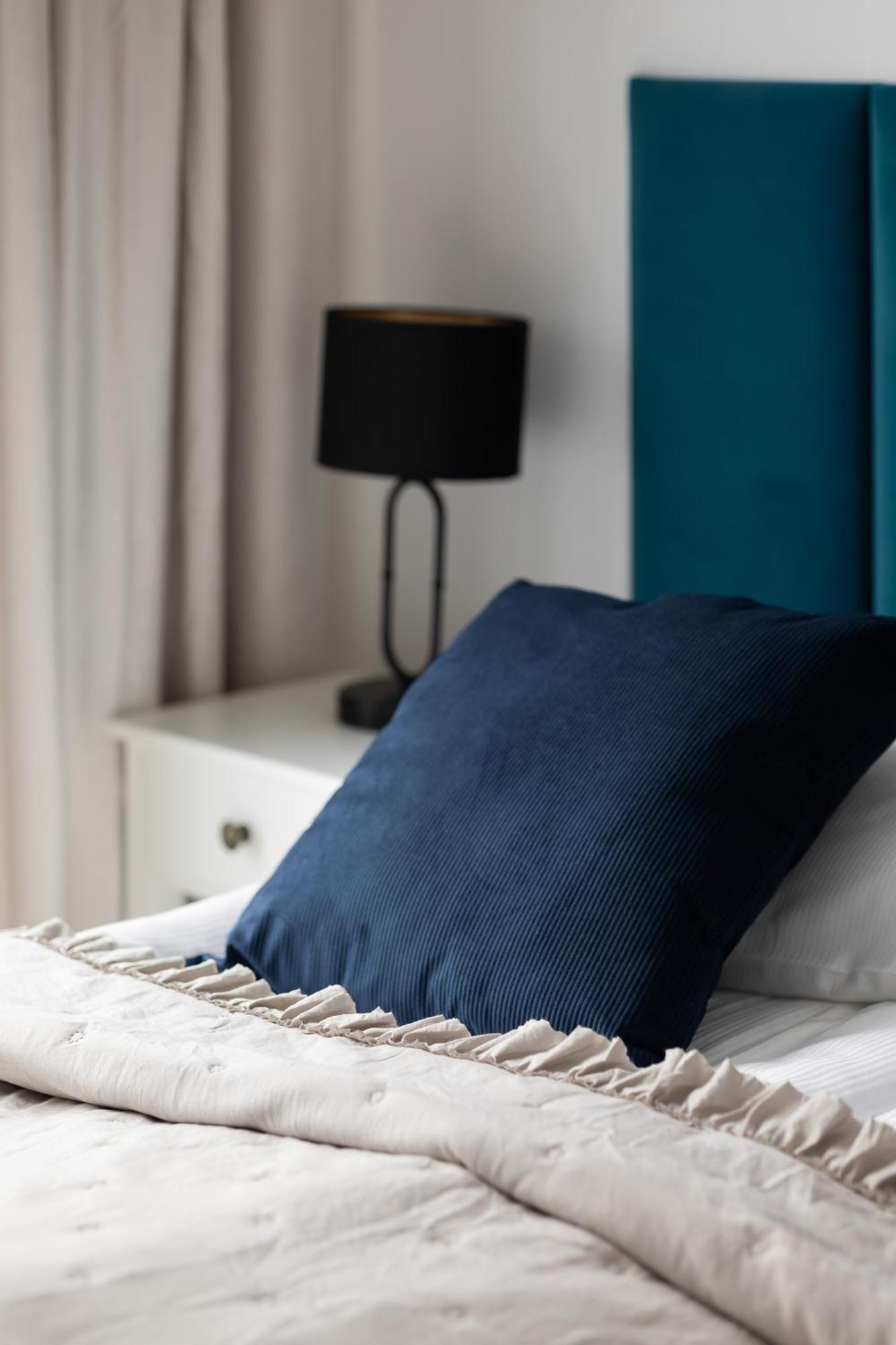 Stylish Apartments With Parking By Noclegi Renters Varsavia Esterno foto